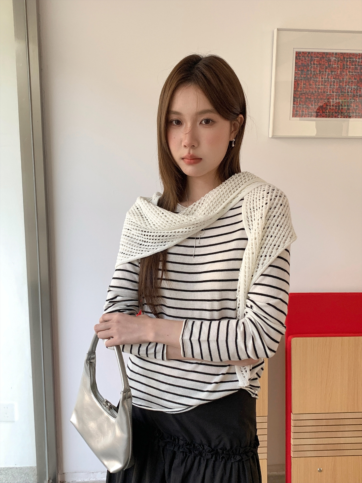 26ye044 white shawl