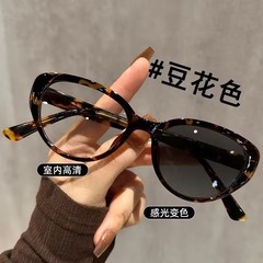 韓国版優しいブルーライト変色防止メガネ超軽量高級感すっぴんメガネフレーム女性の度数があります。