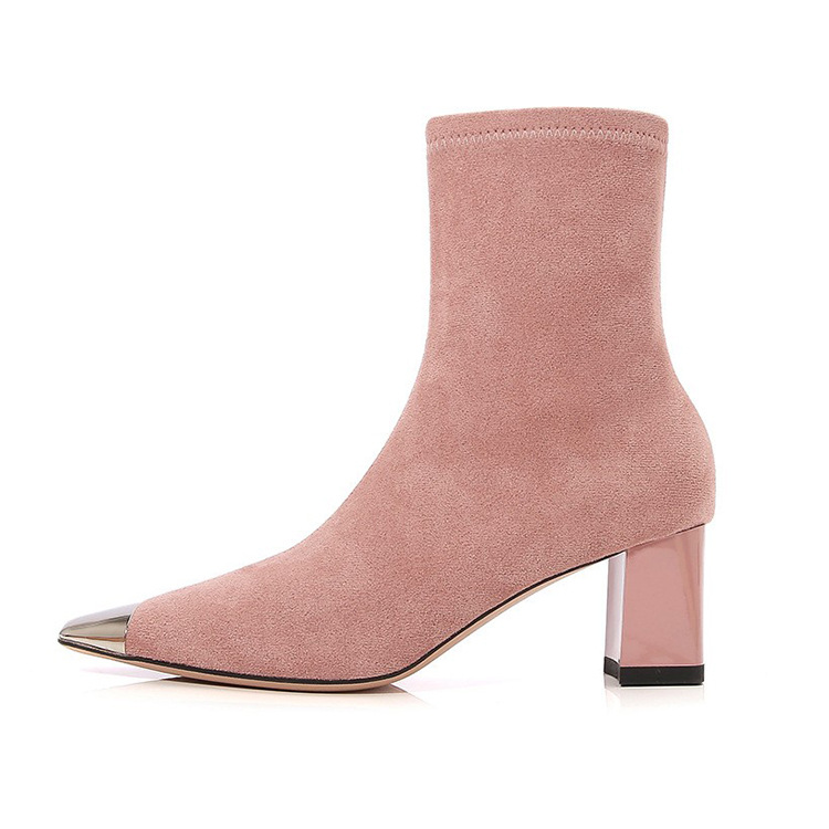 太さとショートブーツの女性は2024年秋冬の新型のやせている靴の四角い頭のスエードの英倫風の中で筒がやせているマーティンの靴を現します。