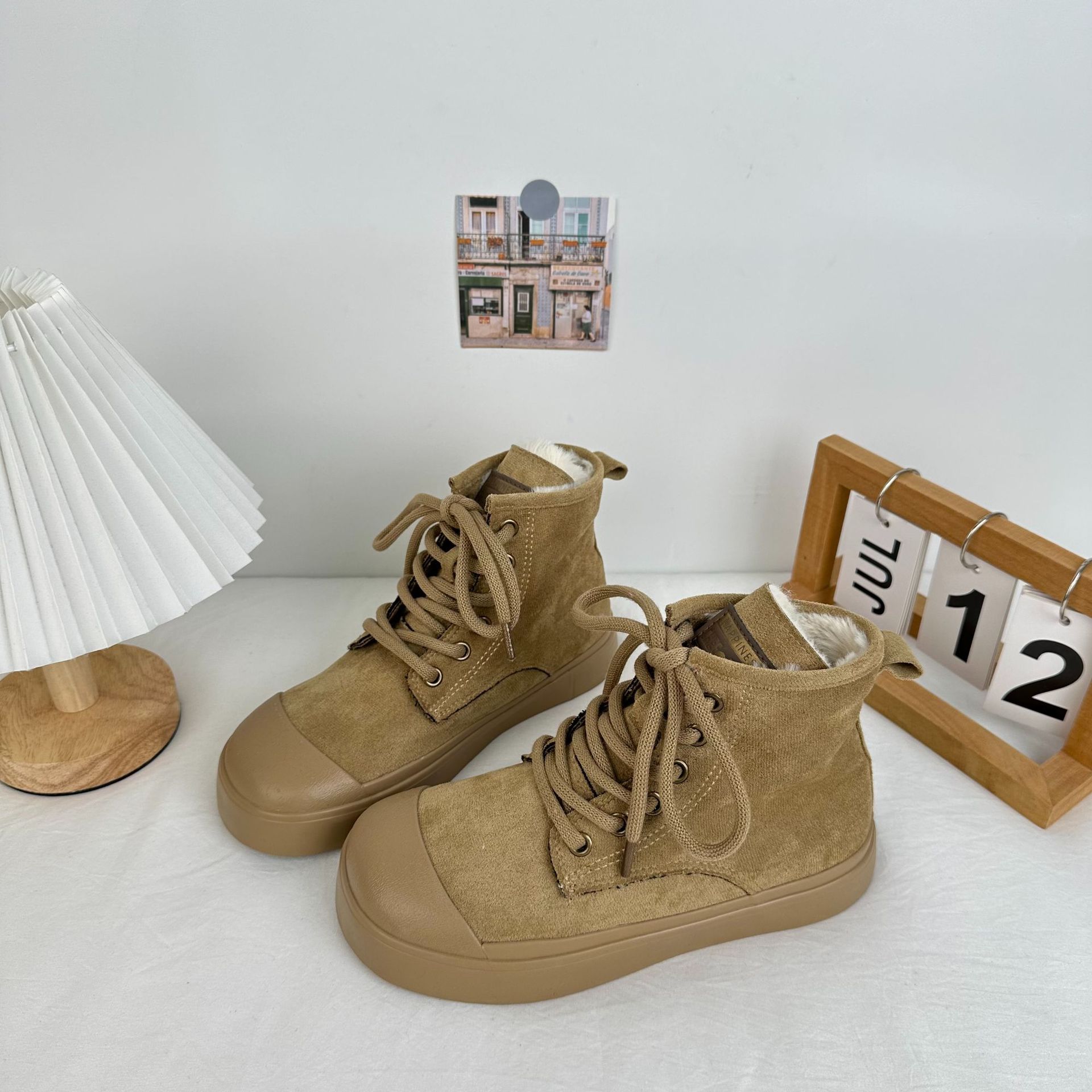 Yuanbo 2025 zapatos de algodón de invierno para mujer, zapatos de plataforma de terciopelo de alta calidad para uso exterior, versión coreana de zapatos de mujer casuales cálidos y de todo fósforo