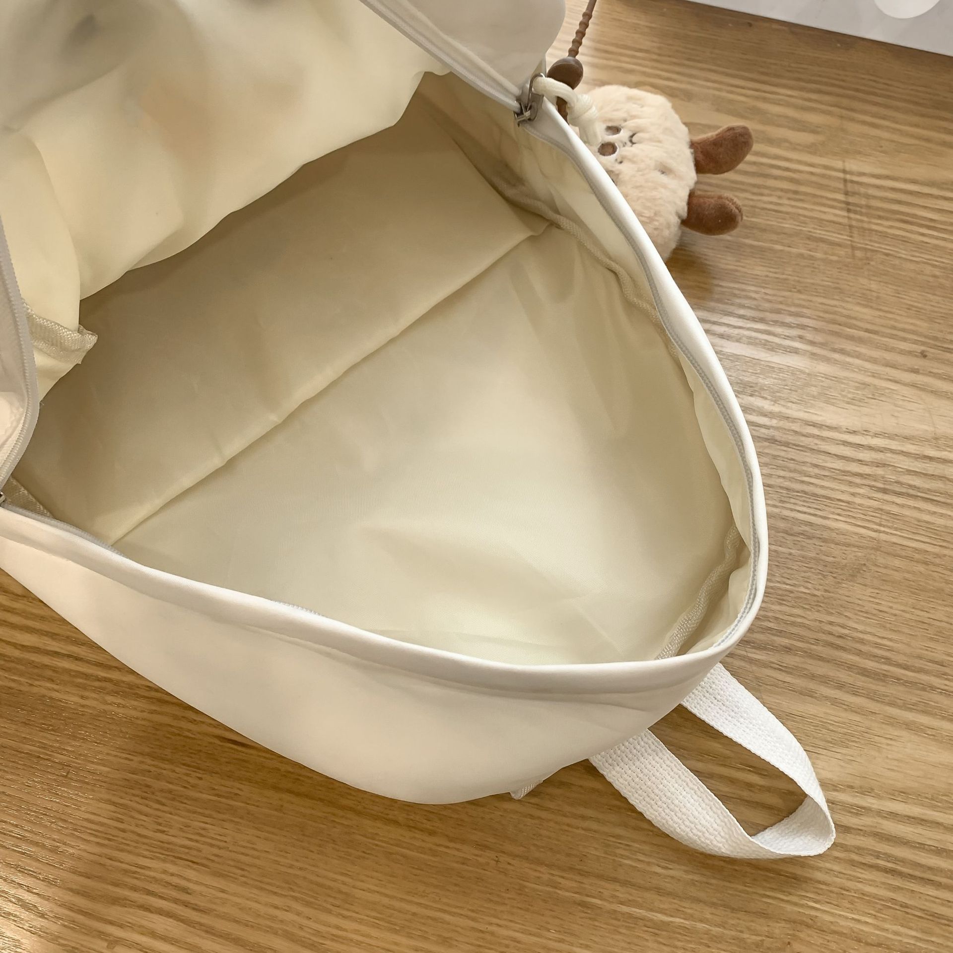 Linda mochila de dibujos animados nueva mochila para estudiantes de secundaria y preparatoria mochila para estudiantes de viaje de gran capacidad para estudiantes universitarios al por mayor