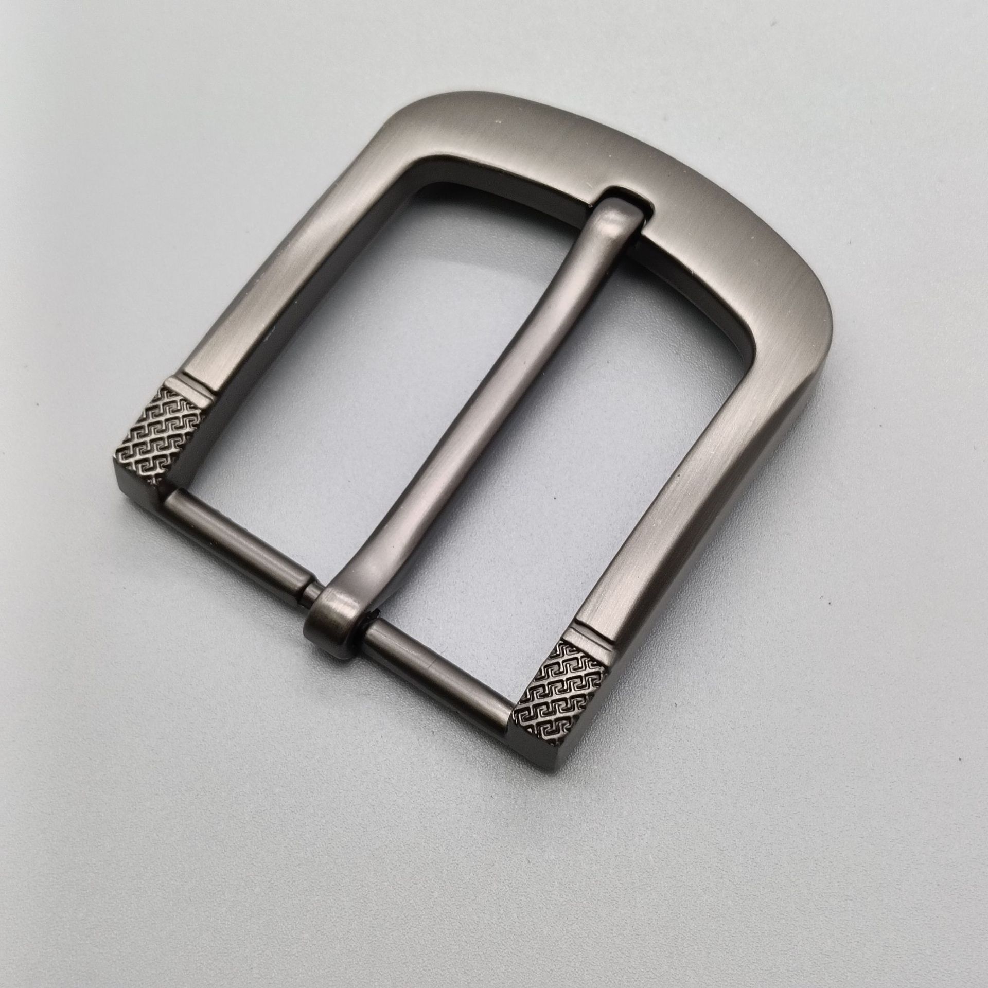 Comercio exterior al por mayor cinturón de aleación para hombres de alta gama hebilla 4.0 cinturón hebilla tipo aguja pistola de cuero dibujo negro