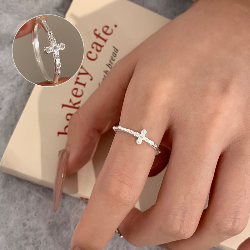 Minimalist Iris Flower Ring In 925 Sterling Silver For Women_voghion.com