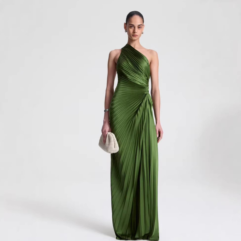 2026 New European and American Fashion Ins Style One-Shoulder Waist-Cinching Backless Green Pleated Dress 2026 New European and American Fashion Ins Style One-Shoulder Waist-Cinching Backless Green Pleated Dress