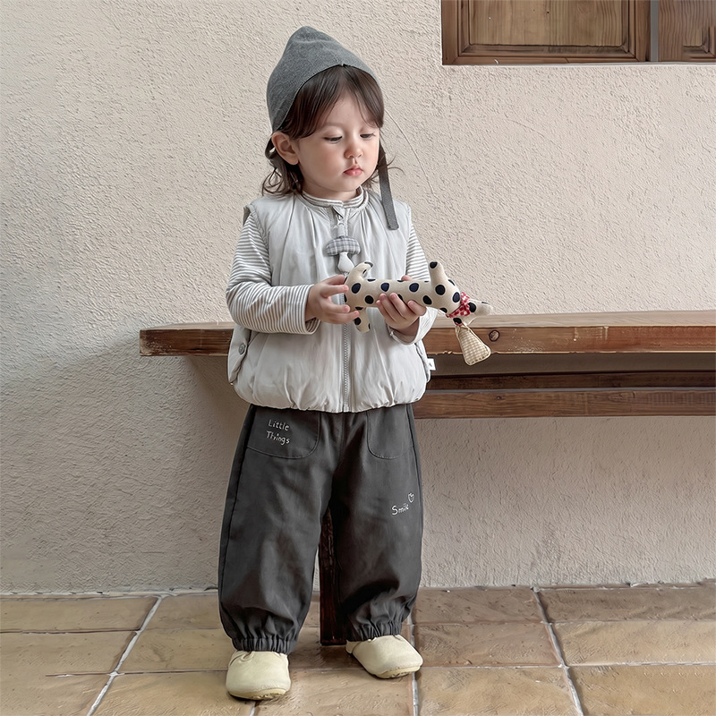 Children's down-filled inner layer, autumn and winter baby outerwear, unisex baby jacket, cute vest, warm and lightweight down vest