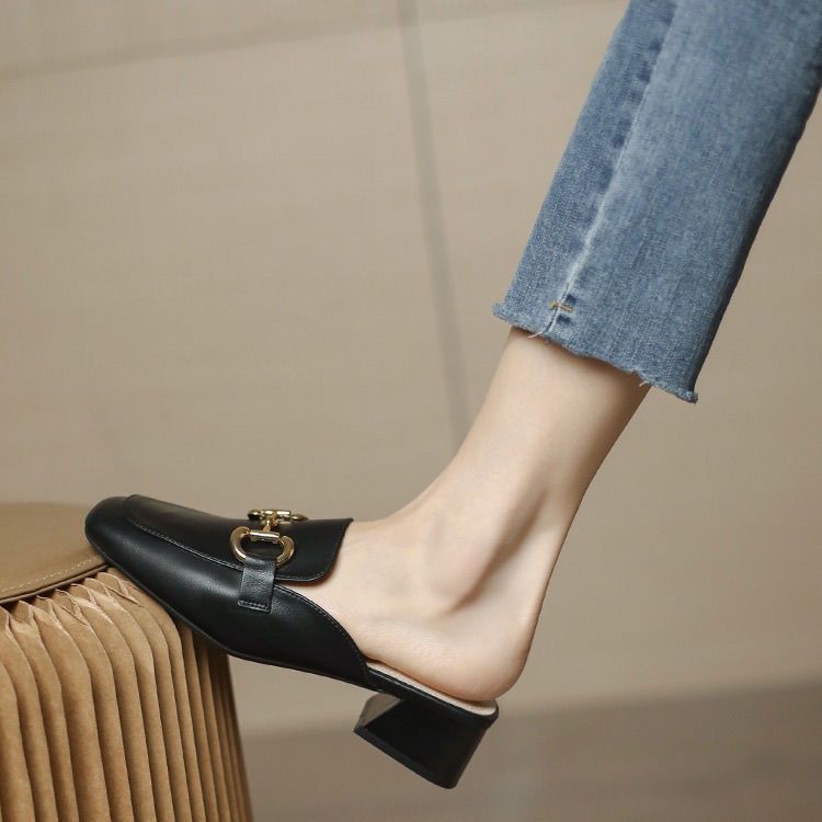 Talón grueso y medio zapatillas de verano 2024 nuevo estilo de moda de talón cuadrado Mueller zapatillas de mujer al aire libre zapatillas de mujer