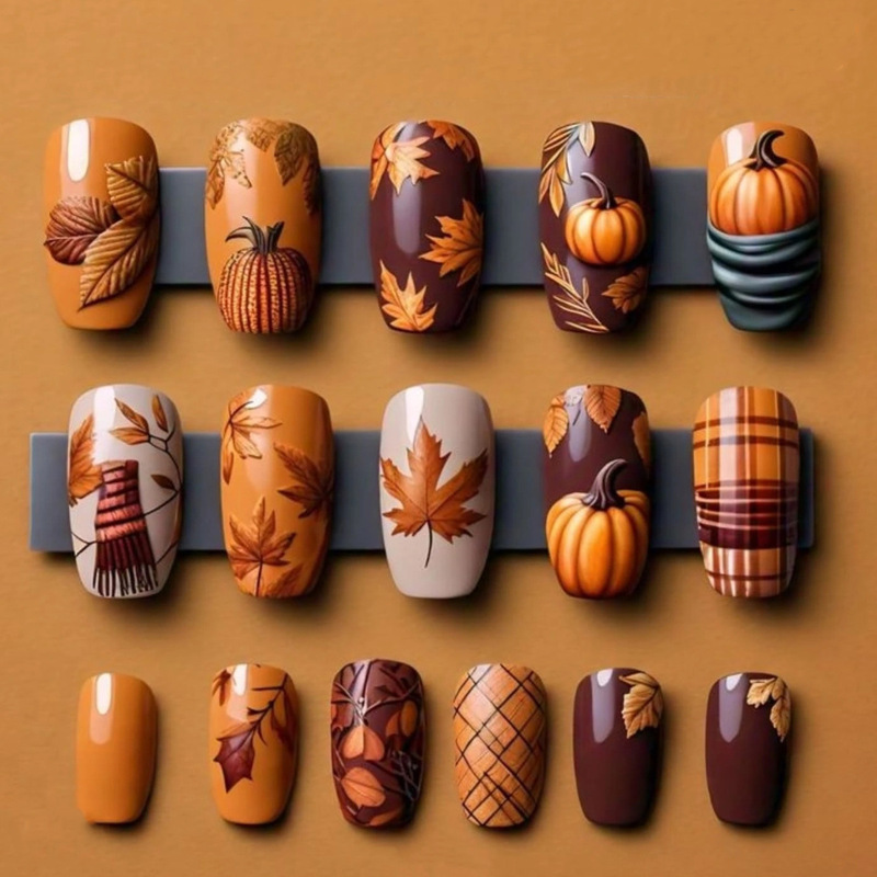 Short Square Nails for Autumn and Winter, Brown Maple Leaf Halloween Nail Art, 24-Piece Detachable Fake Nails