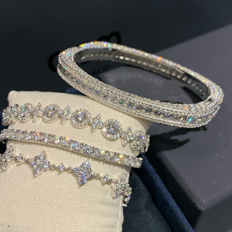 Luxurious and Sophisticated Zircon Flower Hollow Bracelet, Simple and Fashionable Versatile Jewelry