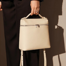 LP�p���Ů�¿���Ƥ�����б�����ˮ�p�㱳����֦�y���羳�������