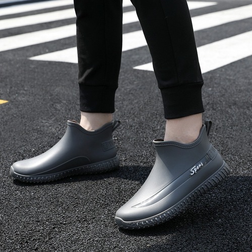 Men's Waterproof Rain Boots with Fleece Lining for Warmth, Non-Slip Kitchen Shoes, Short Ankle Rain Boots, Integrated Design, Fishing and Car Washing Shoes