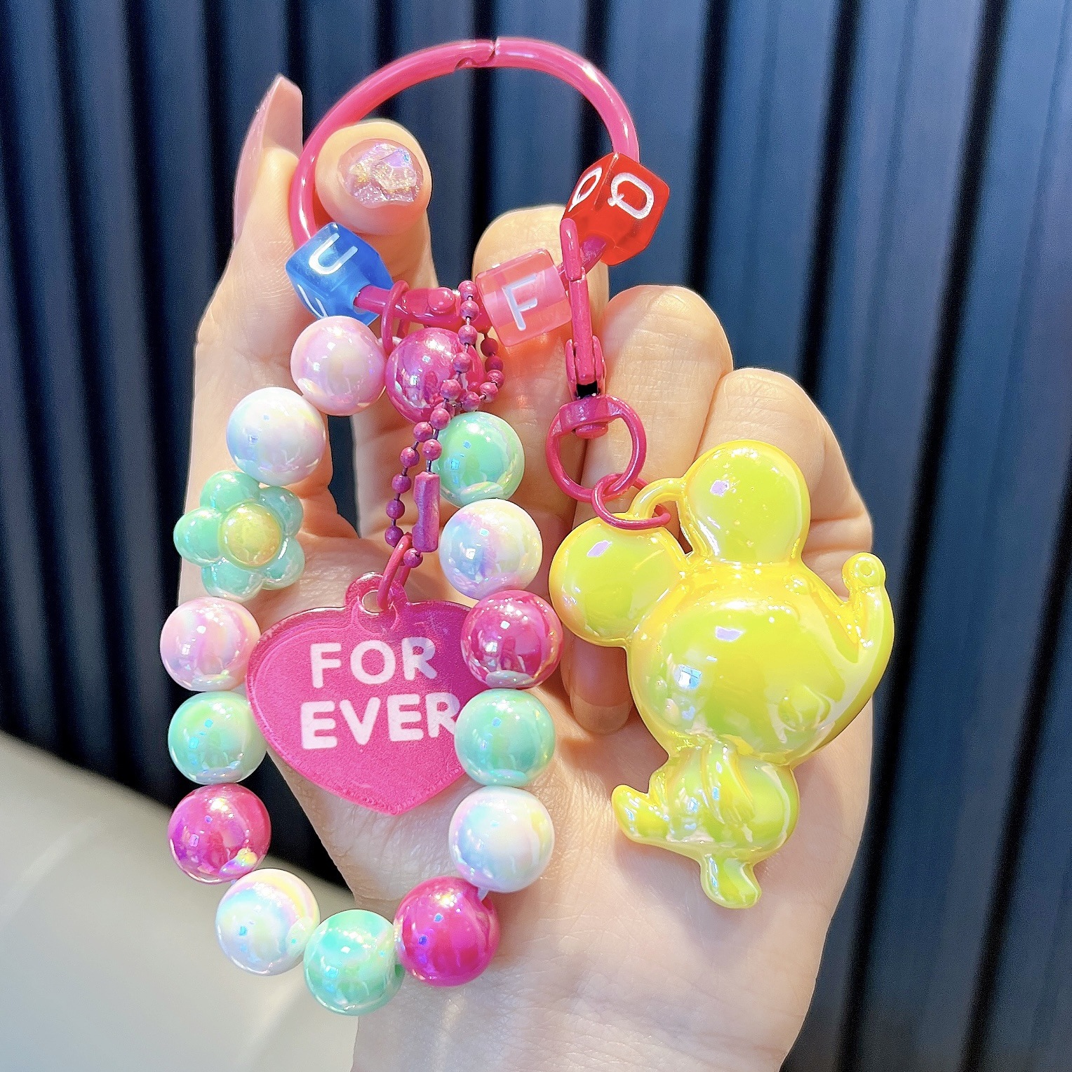 Cuentas de asiento osos colgantes de llaves de bolsos acrílicos exquisitos colgantes de llaves de automóvil colgantes pequeños regalos al por mayor