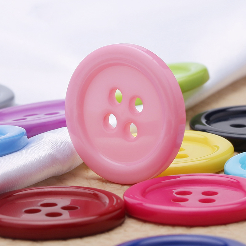 工厂批发彩色细边四眼纽扣大衣毛衣风衣圆形手缝扣西裤工装树脂扣