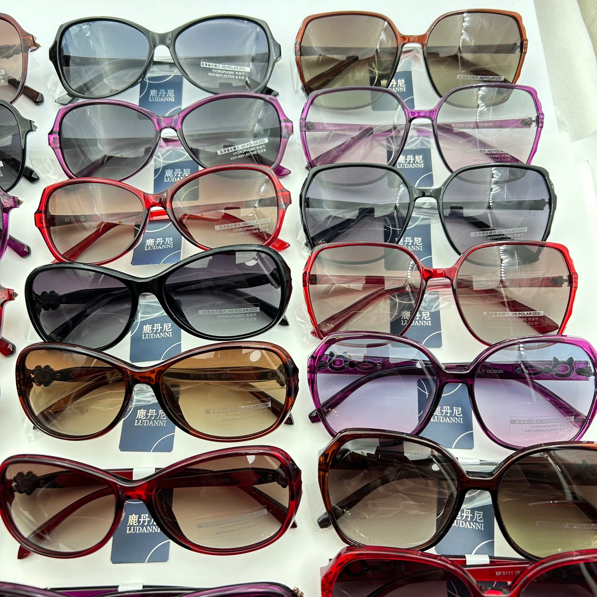 Polarized sunglasses for middle-aged and elderly women, anti-UV sunglasses with large and small frames for mothers, outdoor driving sunglasses, fashion-forward