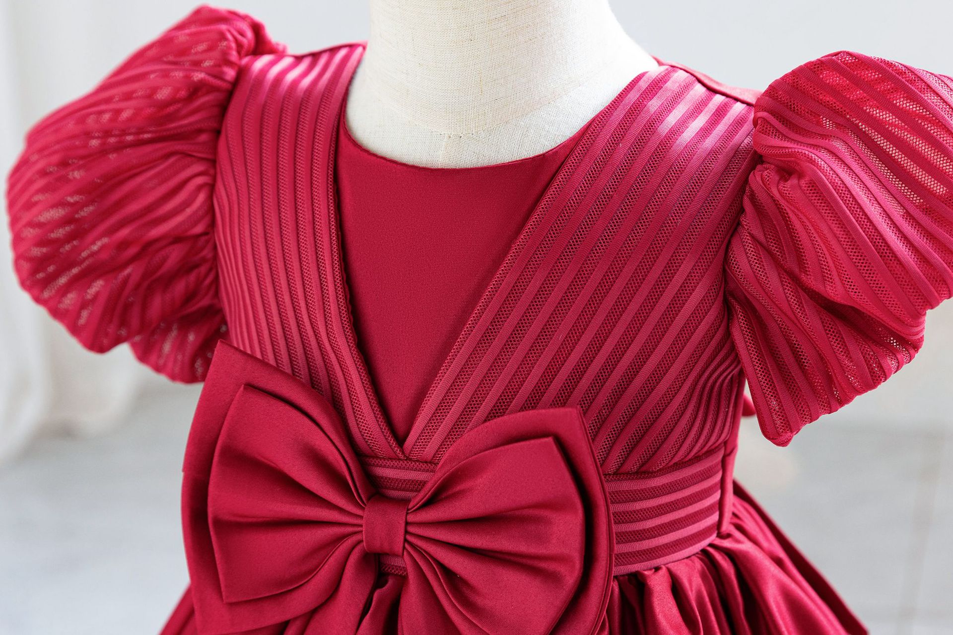 Robe d'anniversaire pour enfant Robe d'anniversaire pour enfant Robe de princesse de première année à rayures en satin avec nœud_voghion.com