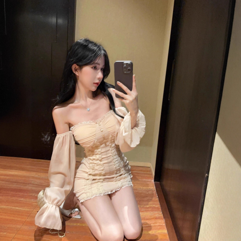 Beautiful Elegant Off-Shoulder Long-Sleeved Tube Top Dress for Women Early Autumn 2025 New Celebrity Waist-Hugging Hip Short Skirt Dress