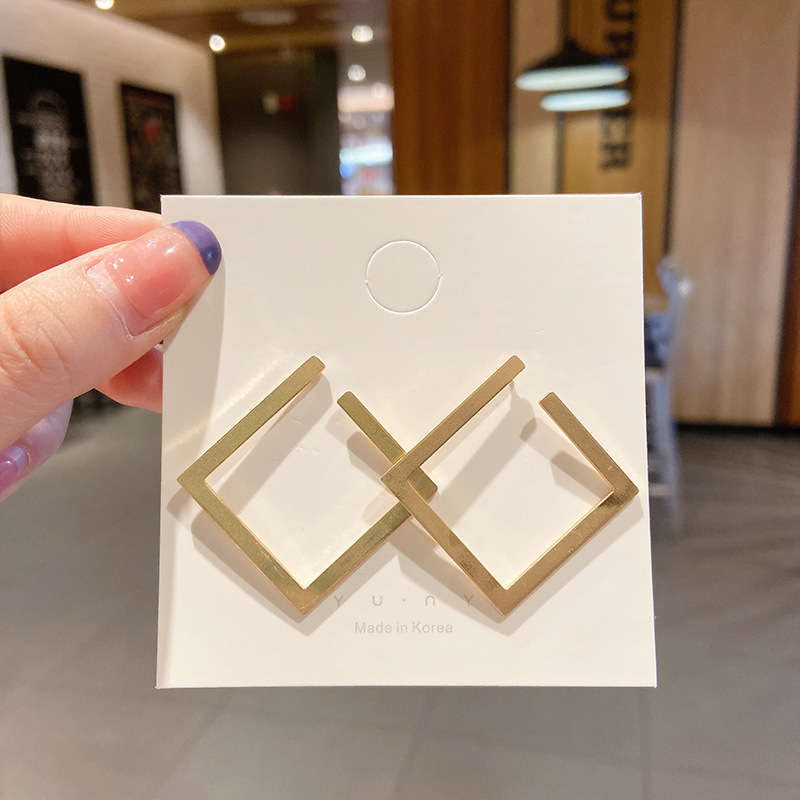 Pendientes de perlas, pendientes de estilo caliente, lujo ligero, pendientes simples de celebridades de Internet, accesorios de Yiwu, venta al por mayor