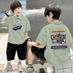 純綿男児ポロシャツ半袖T2025夏の新商品の中で、子供はおしゃれでかっこいいです。
