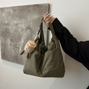 Fashionable and Personalized Shoulder Armpit Bag for Class Commuting and Casual Large-Capacity Bag for Women 2025 New Crossbody Tote Bag
