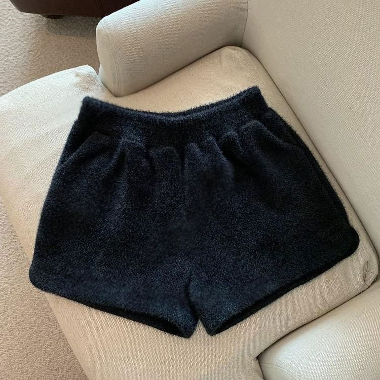 Őszi és téli nerc polár gyermek laza, fűszeres lányka A-vonalú, széles szárú, magas derekú, egyenes szárú rövidnadrág, csizma viselése_voghion.com