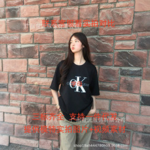 �羳 C�����_��K��Ůͬ���ļ���ӡ����ĸlogo�A�I����T��һ�����l