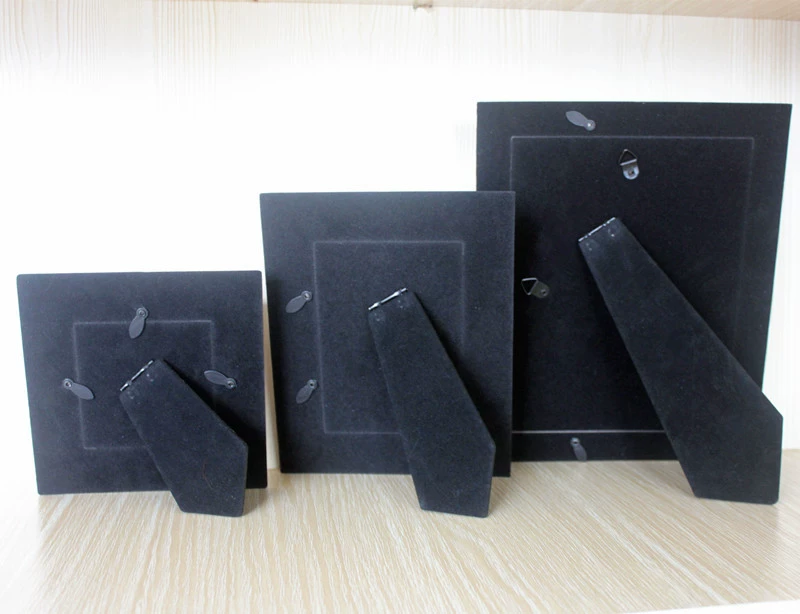 Задняя панель фоторамки производителя, задняя панель фоторамки из флокированной бумаги с кронштейном, можно носить горизонтально и вертикально с полными спецификациями.