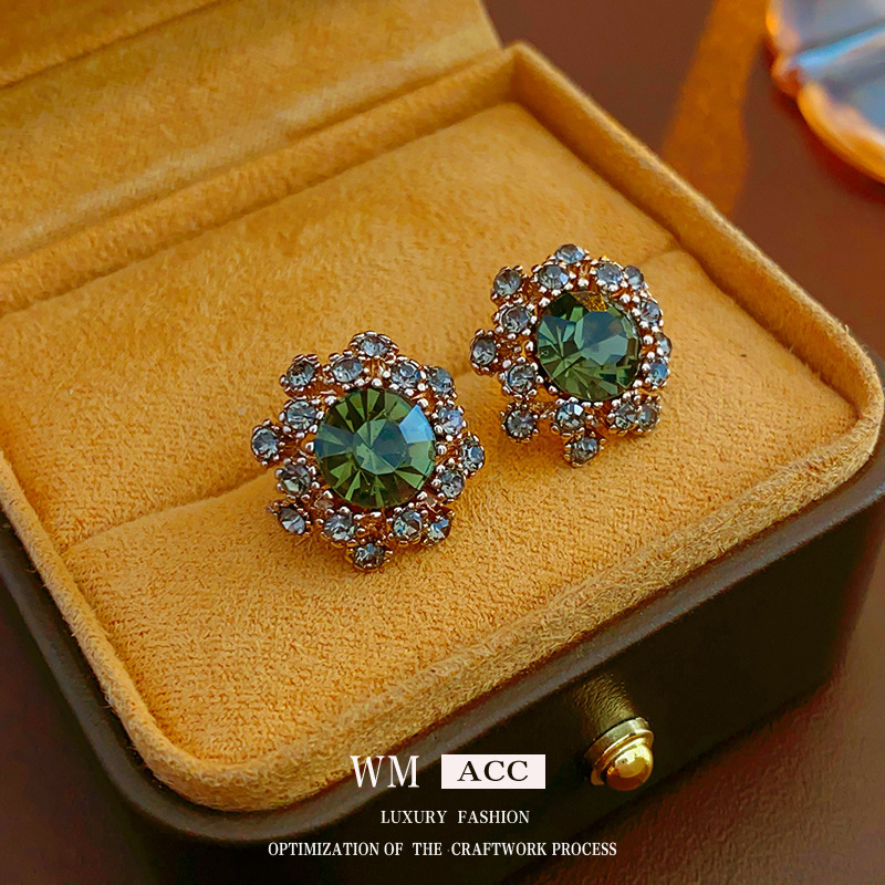Pendientes de perlas de aceite con goteo de aguja de plata Pendientes de todo fósforo de moda, lujo ligero, joyería retro de alta gama al por mayor, fabricante de Yiwu