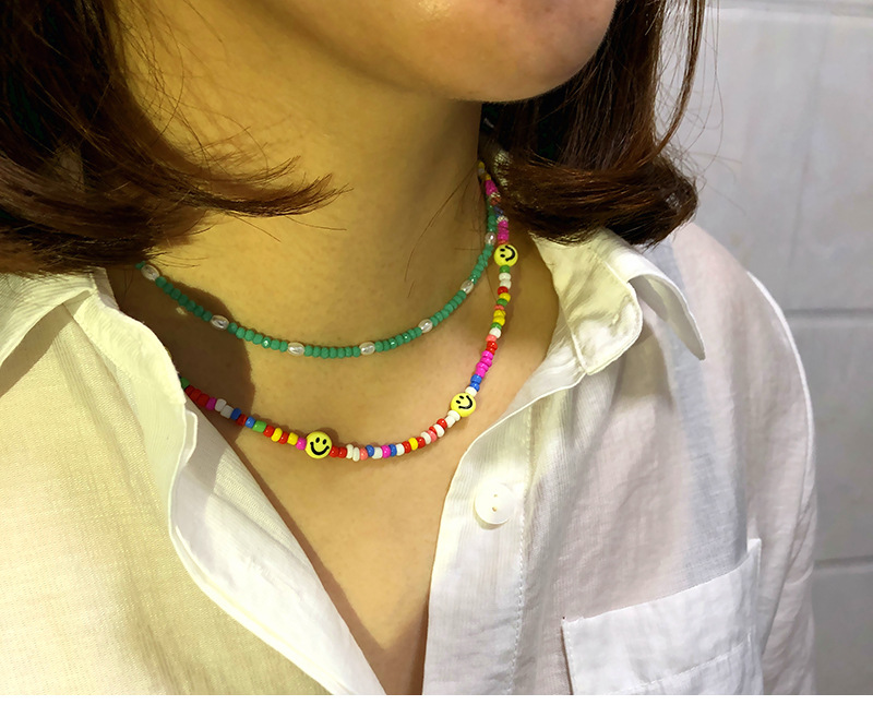 Collar De Color Apilado Con Cuentas De Sonrisa De Cadena De Clavícula De Cristal De Primavera display picture 3