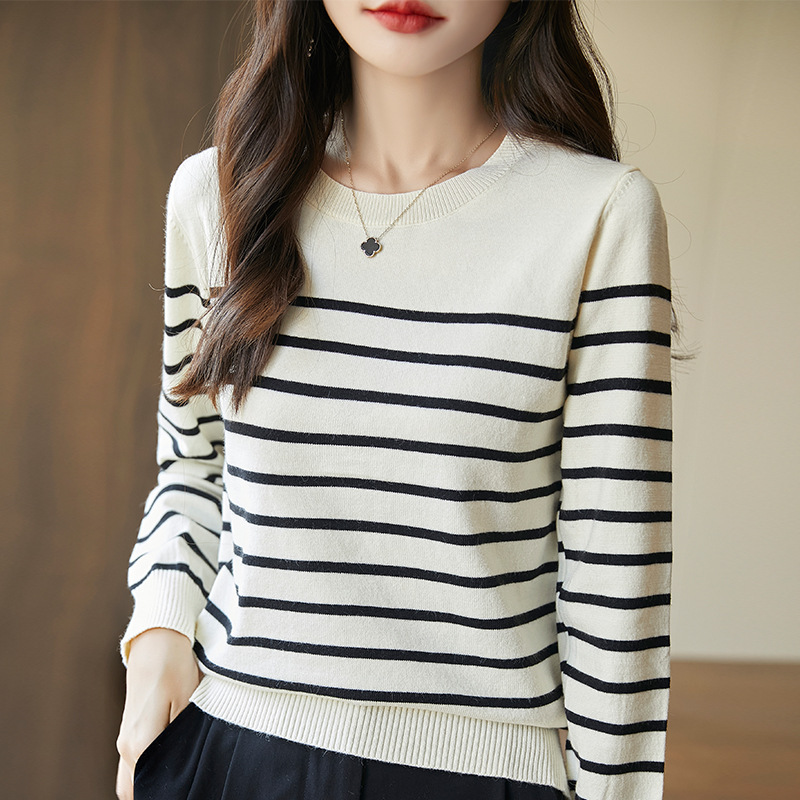Autumn and Winter New Striped Sweater for Women, Long-Sleeved, Fresh and Stylish Knitted Knitwear, Round Neck, Simple and Versatile Bottoming Top