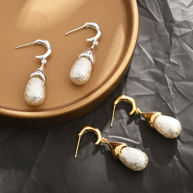 French Baroque Personality Elegant Water Drop Pearl Earrings Niche Design Retro Long Ear Hanging Advanced Sense Earrings French Baroque Personality Elegant Water Drop Pearl Earrings Niche Design Retro Long Ear Hanging Advanced Sense Earrings