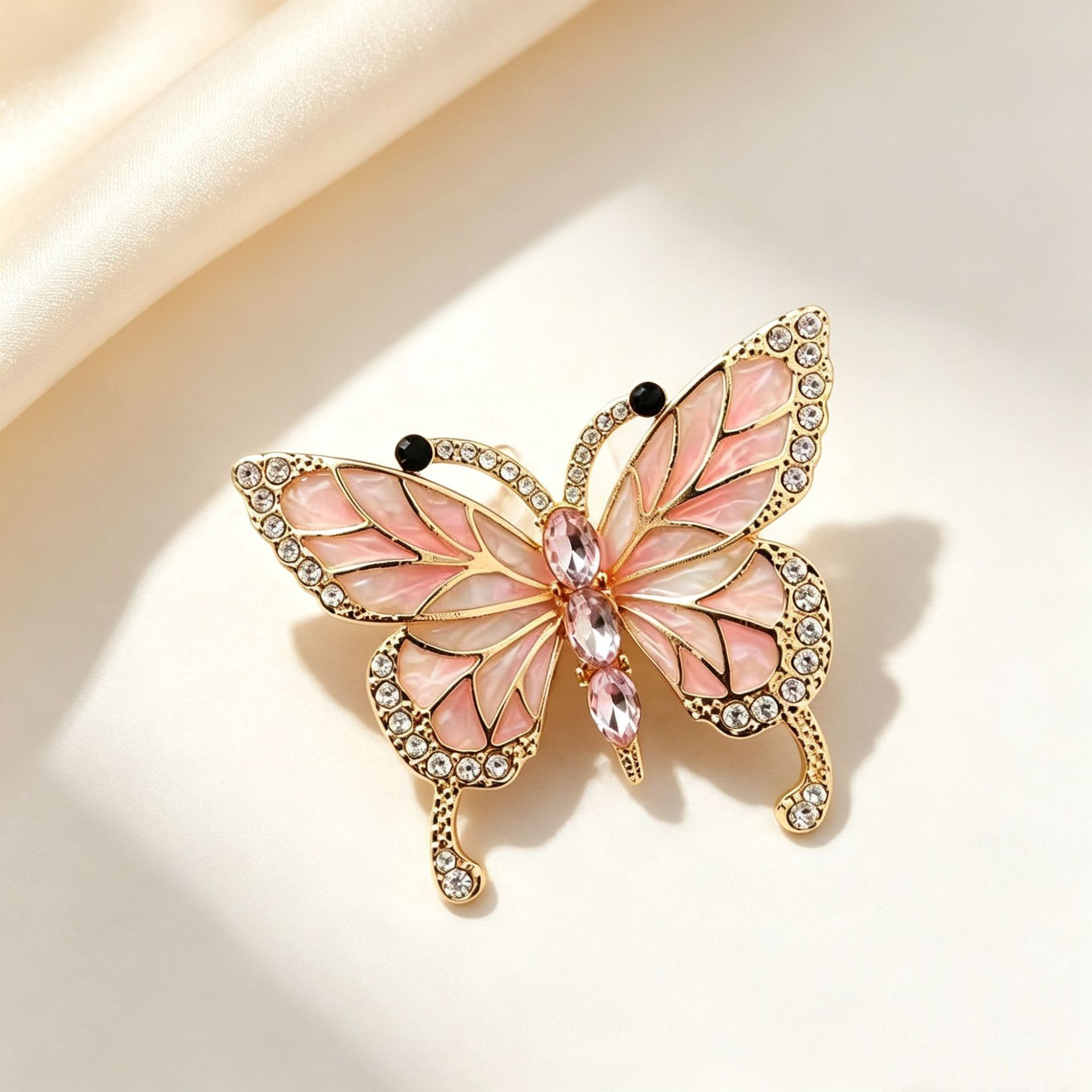 Elegant and romantic style, drip-glaze cold enamel butterfly brooch with colorful wings, wholesale, new retro, light luxury, and fashionable brooch
