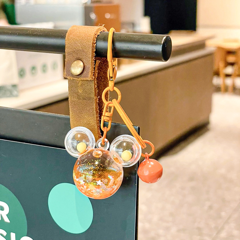Caricatura en aceite líquido arena flotante botella mochila llavero delicado colgante accesorios accesorios máquina de muñecas pequeños regalos al por mayor
