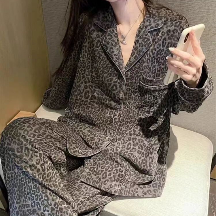 Korean-style Leopard Flannel Pajamas Autumn and Winter Women's fleece-lined Thickened High-grade Coral Fleece Home Clothes plus size suit Korean-style Leopard Flannel Pajamas Autumn and Winter Women's fleece-lined Thickened High-grade Coral Fleece Home Clothes plus size suit
