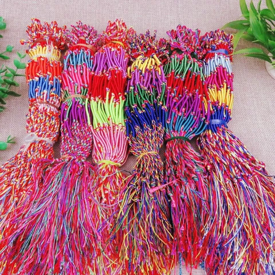 Подарки фестиваля лодок-драконов ручной работы с разноцветными веревками