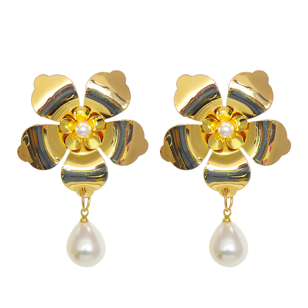 Pendientes De Nuevo Estilo Pendientes De Perlas En Forma De Flor Artesanales Con Diamantes De Aleación display picture 8