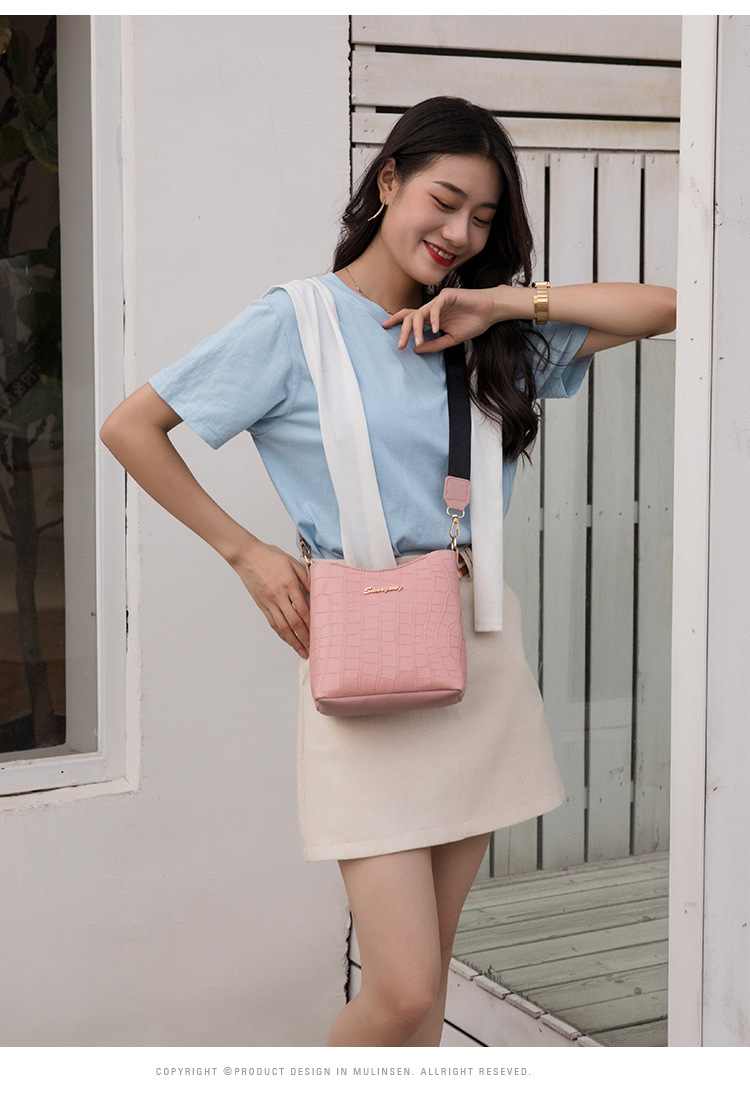 Crocodile Pattern Crossbody Bucket Bag With Webbing Shoulder Strap_voghion.com