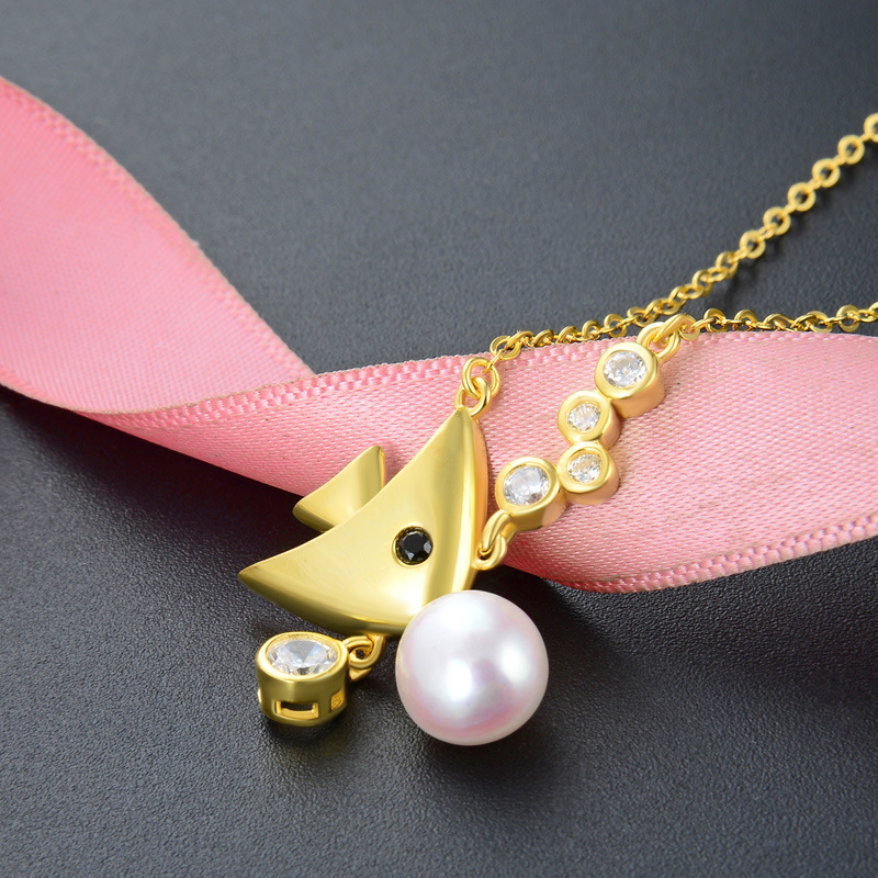 Japón y Corea del Sur personalidad creativa colgante de zircon S925 plata esterlina chapado en oro pequeño pez collar de perlas