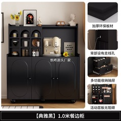 レトロなフレンチのサイドキャビネットは壁に寄りかかって一体的にロッカーします。