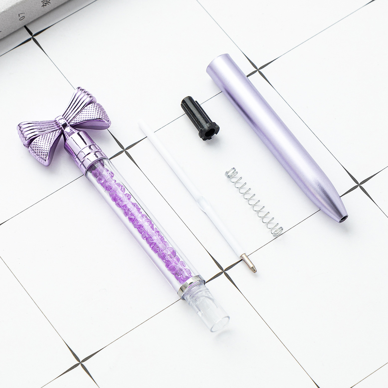 Spot Pluma de lazo de plástico Bolígrafo de regalo publicitario giratorio Bolígrafo de regalo logotipo imprimible Bolígrafo de cristal multicolor creativo