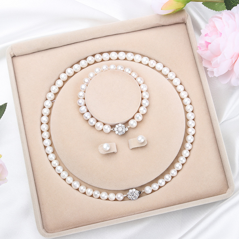 necklace from pearl