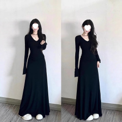 黑色赫本风小黑裙春秋连衣裙女针织气质修身内搭长裙子v领连身裙