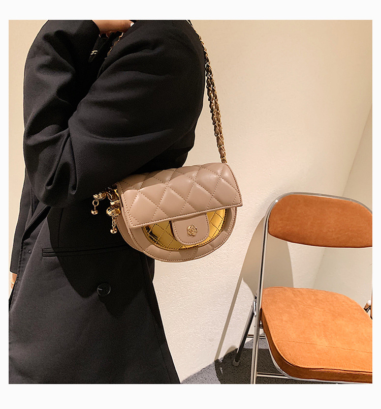 New Fashion Contrast Color Rhombus Shoulder Saddle Bag Wholesale Nihaojewelry display picture 2