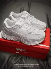Nike Sneakers Zoom Vomero 5