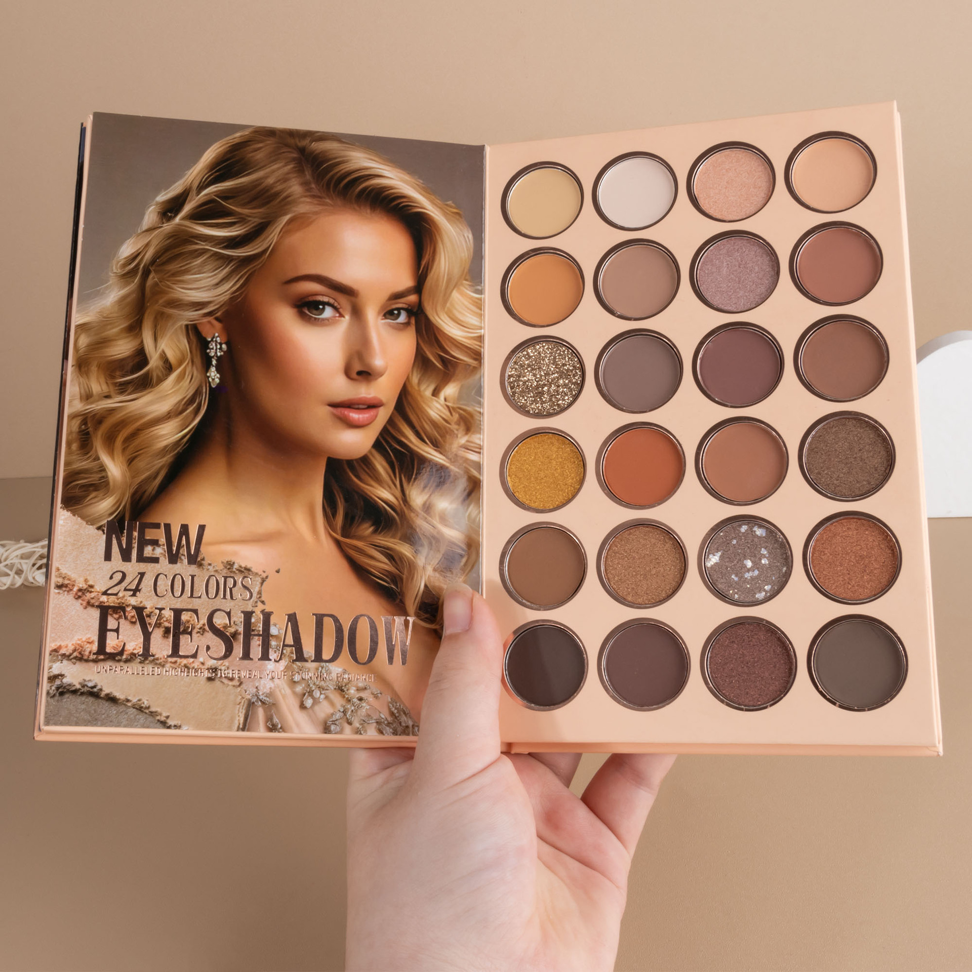 A 54-color cross-border bestseller, 3-page eyeshadow palette, matte pearlescent blush, high-gloss one-piece, easy-to-apply makeup undefined