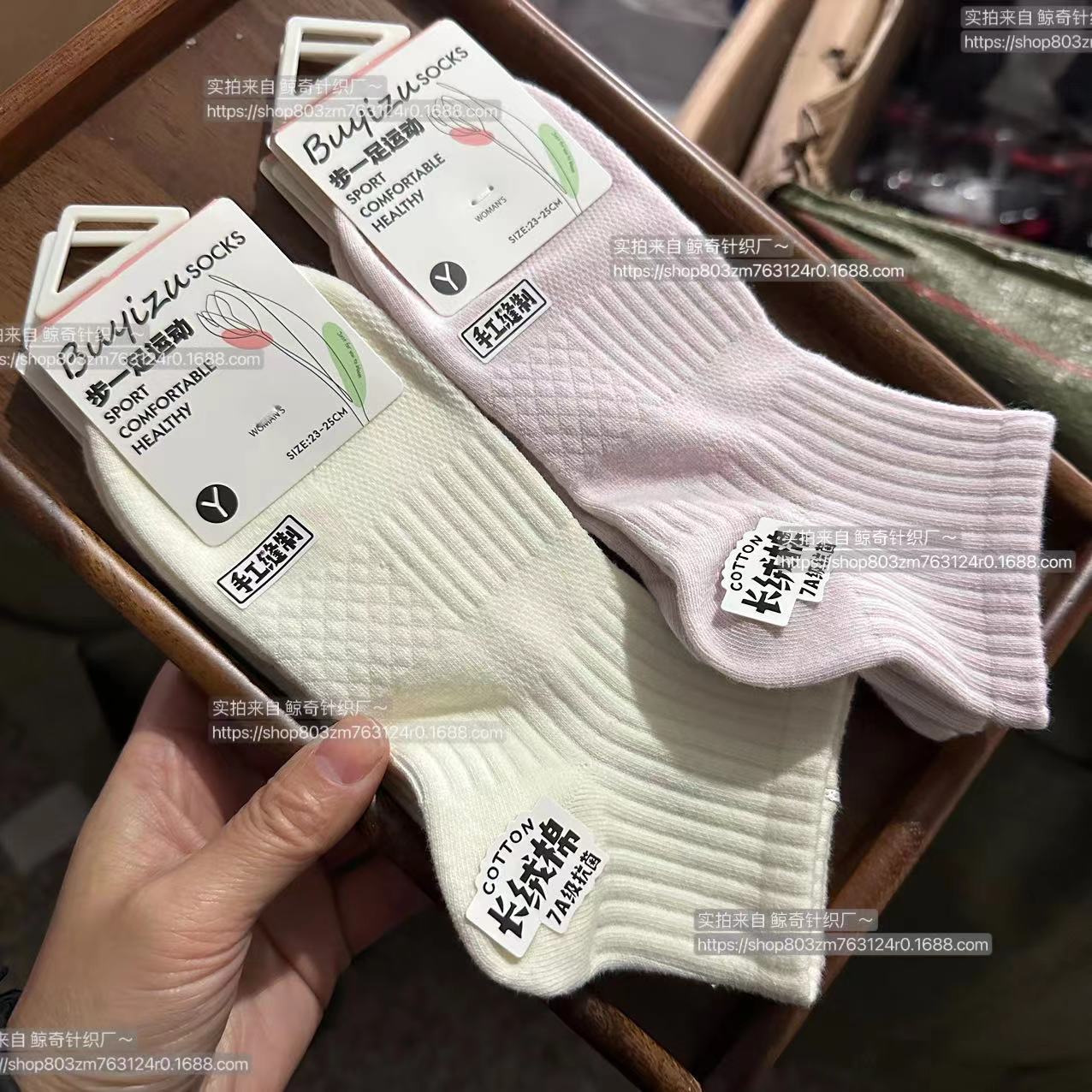 2025 primavera y verano nuevos calcetines de alta gama calcetines de mujer calcetines de algodón peinado de color sólido calcetines deportivos de tubo corto calcetines de algodón de color caramelo