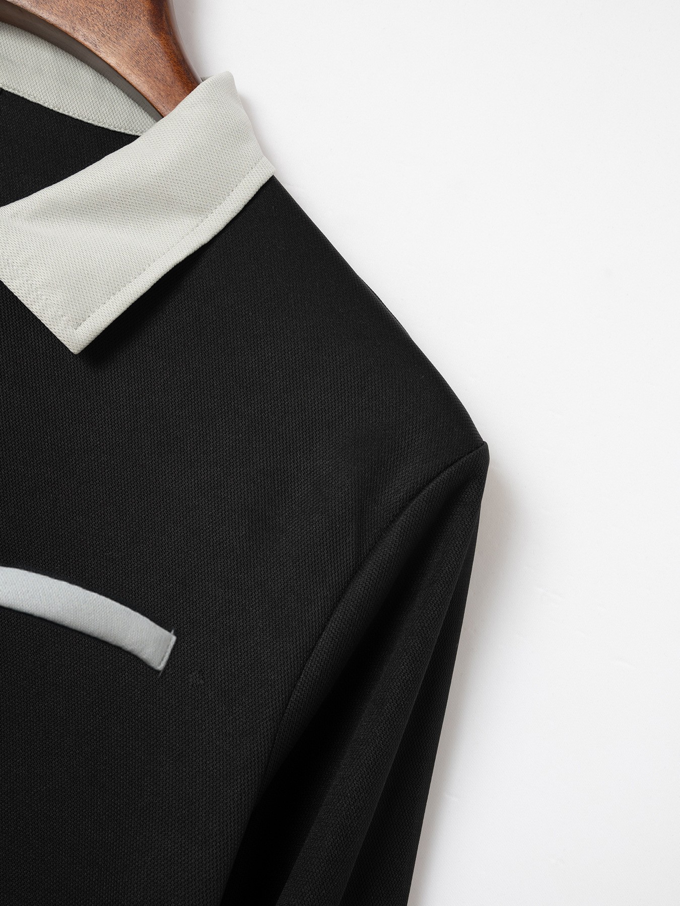 Herren Langarm Poloshirt Mit Button-down-kragen Und Color-block_voghion.com