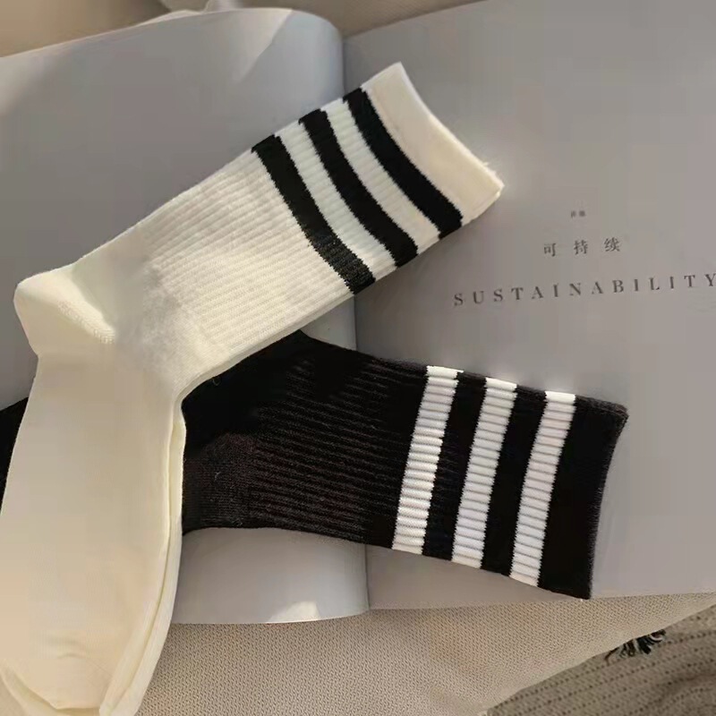 Three bars sports socks Korean style couple men and women wearable cotton mid-length socks striped Korean style preppy style ins Three bars sports socks Korean style couple men and women wearable cotton mid-length socks striped Korean style preppy style ins