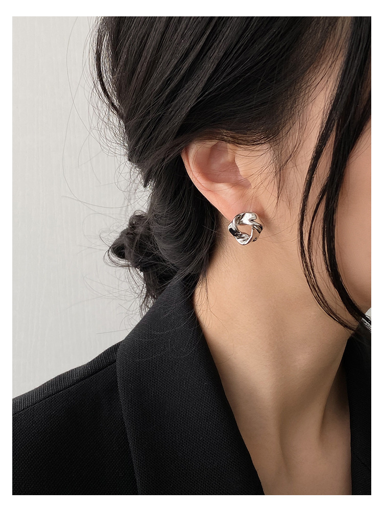 M ö bius women's new trendy and simple metal texture Korean version internet famous temperament earrings_voghion.com