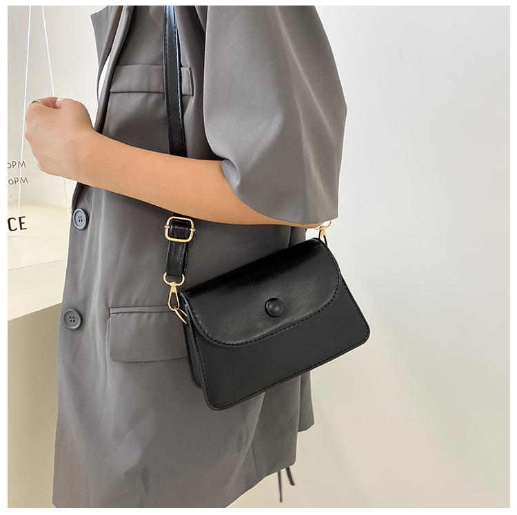 Korean New Fashionable Messenger One-shoulder Small Square Bag Wholesale Nihaojewelry display picture 9