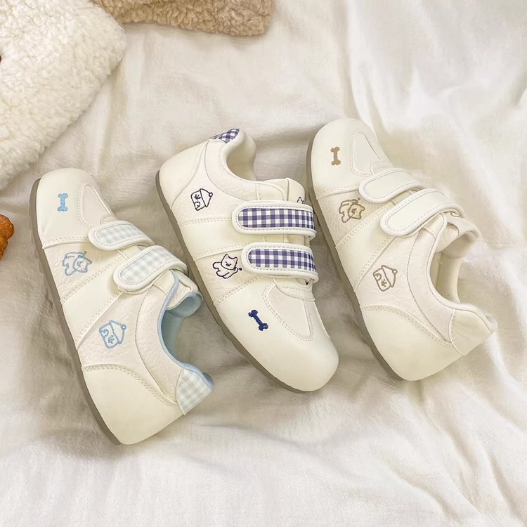 Zapatos blancos de cabeza redonda feos para mujeres verano de 2026 nuevos zapatos mágicos estudiantes zapatos de entrenamiento de estilo de escuela zapatos deportivos de mujer