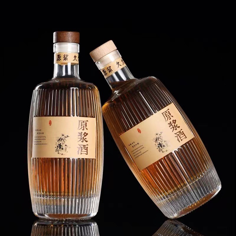 厂家批发透明果酒瓶一斤装自酿葡萄酒自酿酒泡酒竖纹木桶装果酒瓶